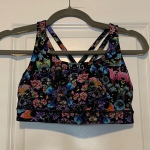 Lululemon Black Floral Sports Bra, Size 6
Good Condition, no pads